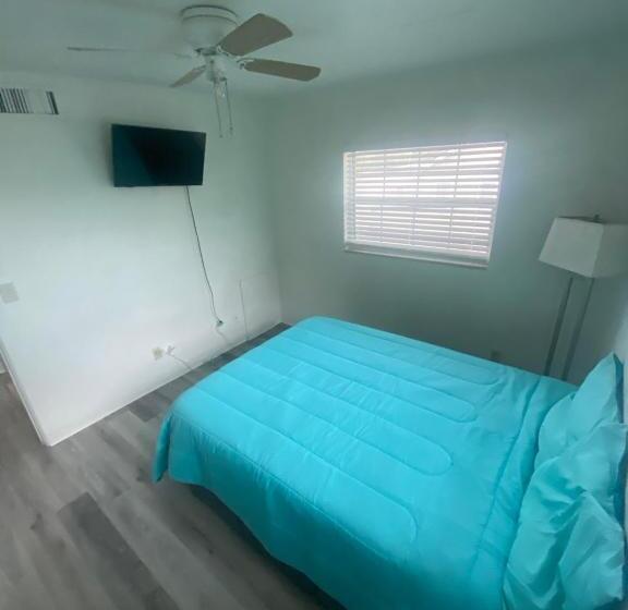 جناح غرفتين نوم, Uptown Inn & Suites