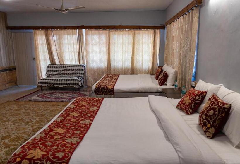 اتاق خانوادگی با چشم‌انداز باغ, Bali Guest House