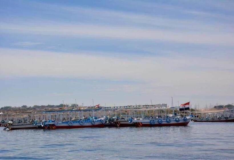 اتاق لوکس با تخت بزرگ, Kayan Guest House