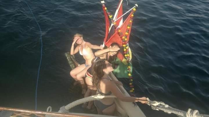 اتاق لوکس با تخت بزرگ, Kayan Guest House