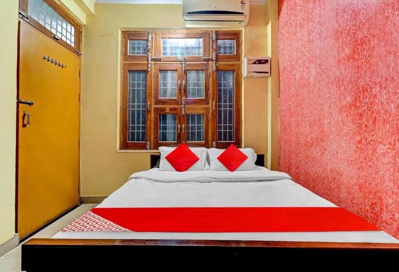 اتاق کلاسیک سه تخته, Flagship Hotel Royal