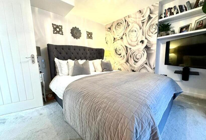 غرفة قياسية, Modern Double Room With Fire Tv