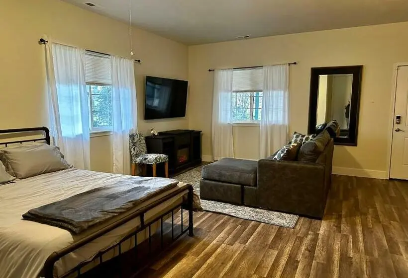 デラックスルーム, Sonia S Guest Suite In Montesano Gateway To Olympic National Park