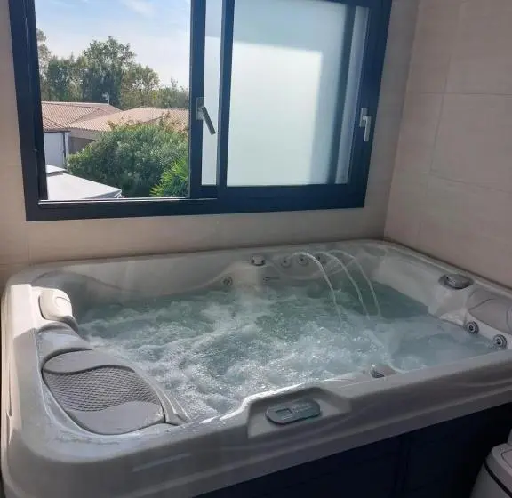キングサイズベッドのスタンダードルーム, Suites By Aix Keys Avec Jacuzzi Privatif 5 Min Des Plages Fouras