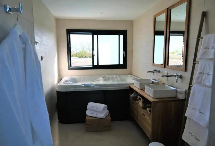 キングサイズベッドのスタンダードルーム, Suites By Aix Keys Avec Jacuzzi Privatif 5 Min Des Plages Fouras