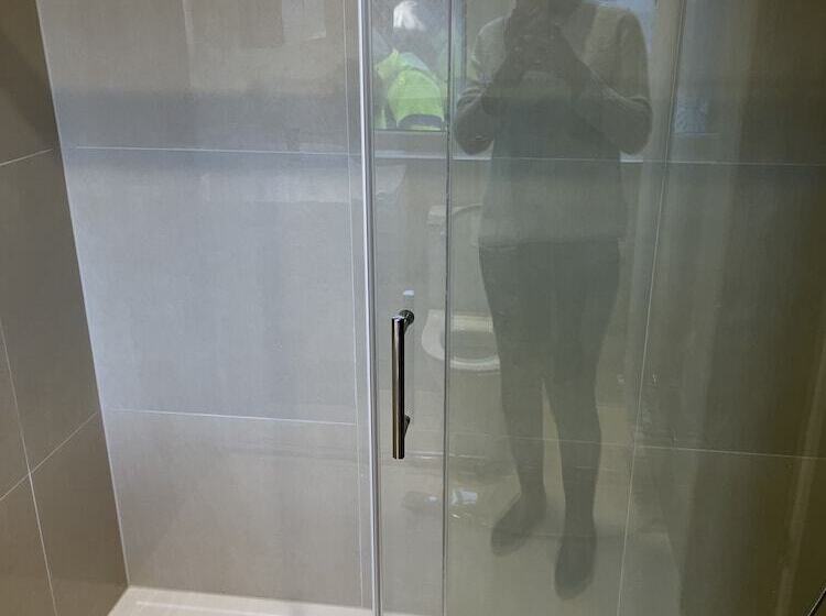 디럭스 룸, Tj Homes