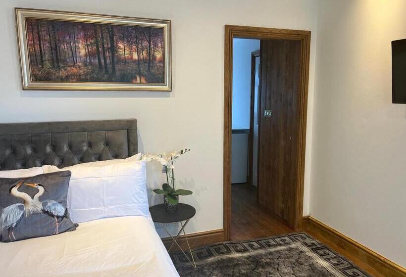 패밀리 스튜디오, Tj Homes