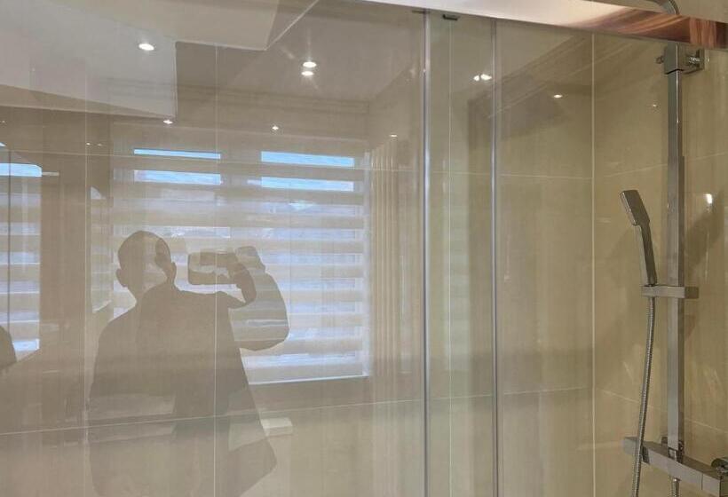 패밀리 스튜디오, Tj Homes