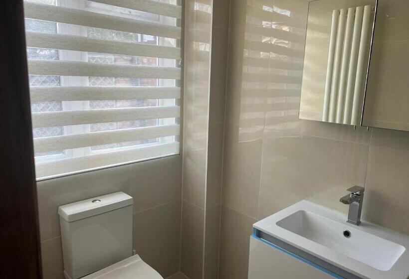 패밀리 스튜디오, Tj Homes