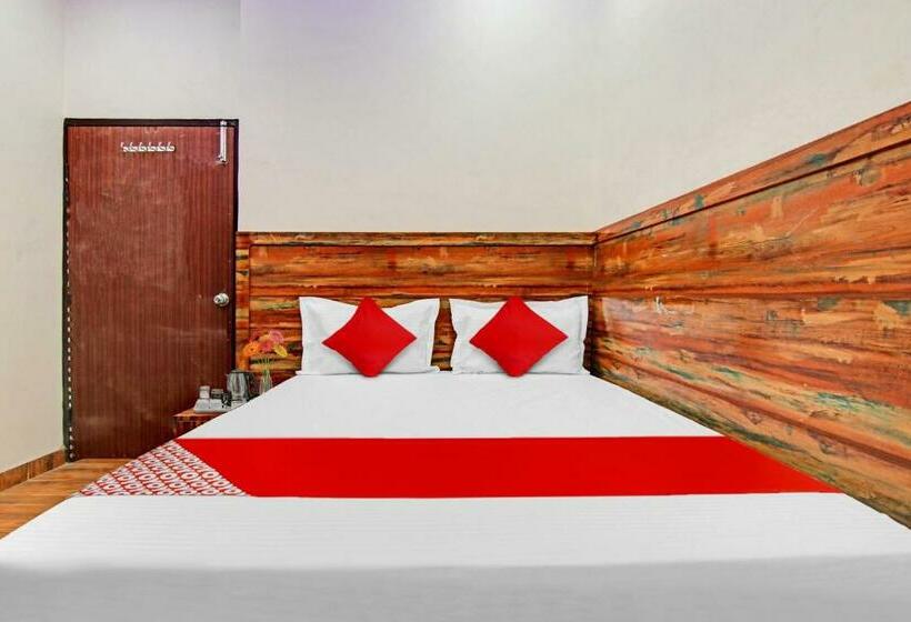 חדר קלאסי לשלושה, Max Near Samaypur Badli Metro Station