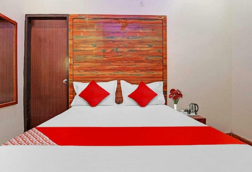 חדר קלאסי לשלושה, Max Near Samaypur Badli Metro Station