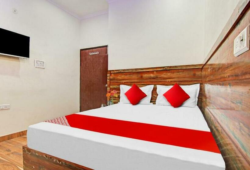 חדר קלאסי לשלושה, Max Near Samaypur Badli Metro Station