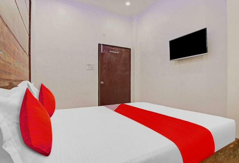 חדר קלאסי לשלושה, Max Near Samaypur Badli Metro Station