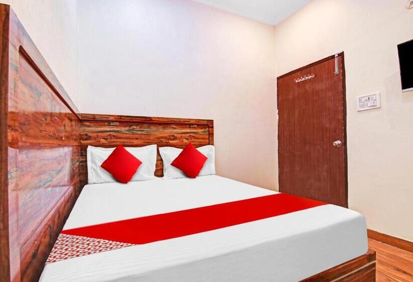 חדר קלאסי לשלושה, Max Near Samaypur Badli Metro Station