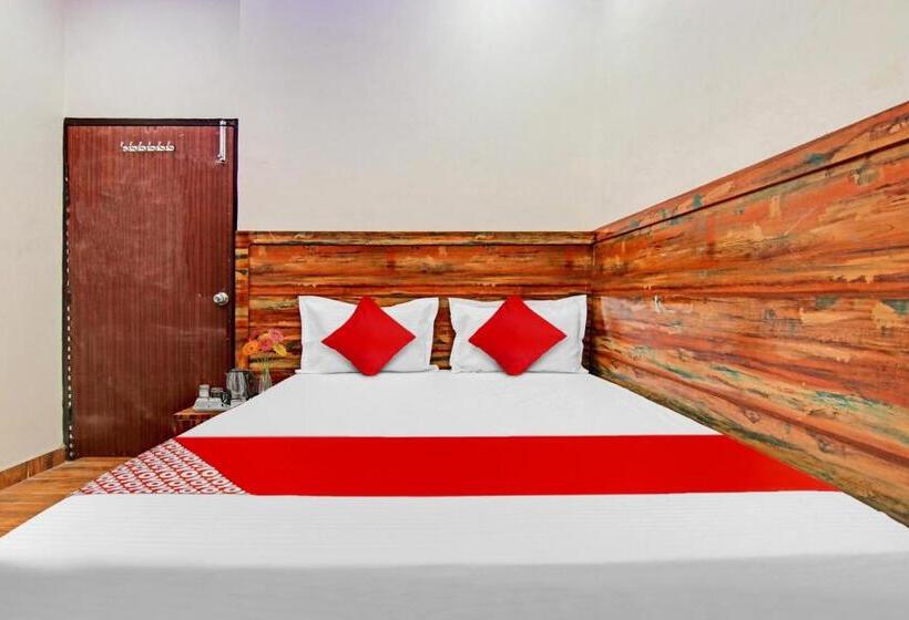 חדר קלאסי לשלושה, Max Near Samaypur Badli Metro Station