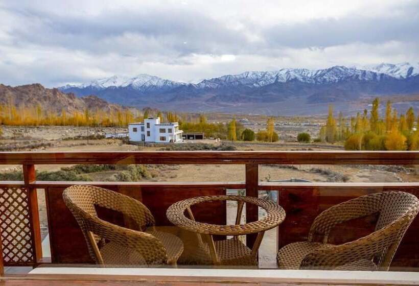 Quarto Deluxe, Karma Residency