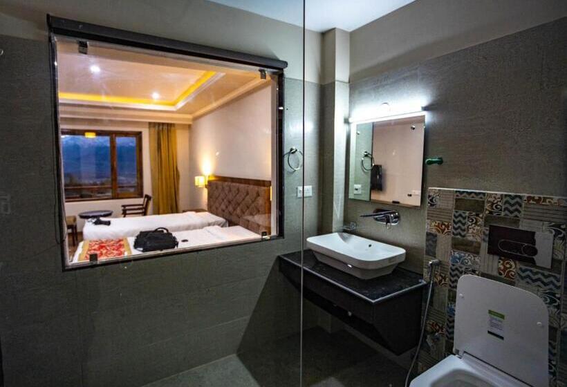 Quarto Superior, Karma Residency