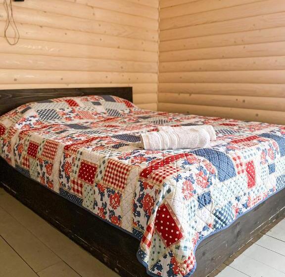 Четырехместный Номер Стандарт с Балконом, Royal Yablunytsya