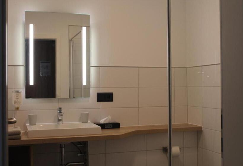 غرفة قياسية مزوَّدة بشُرفة, Träbeser Bauernstube