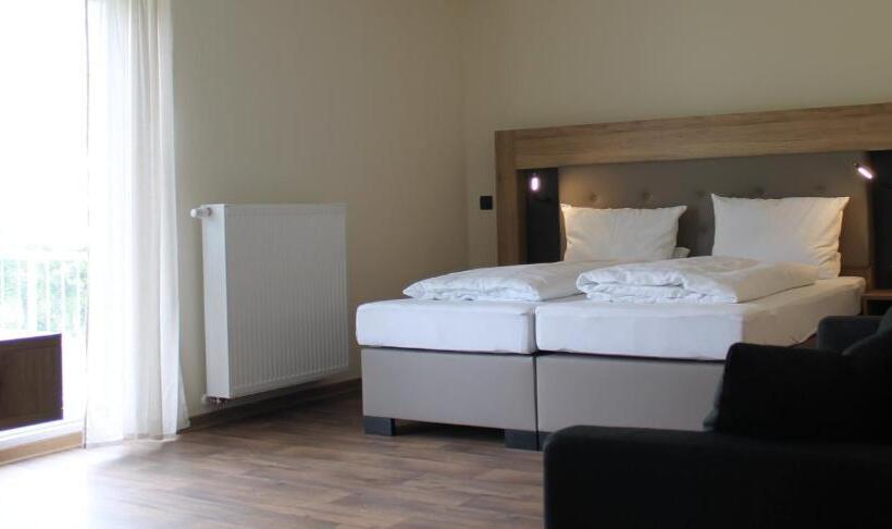 غرفة ديلوكس مزودة بشرفة, Träbeser Bauernstube