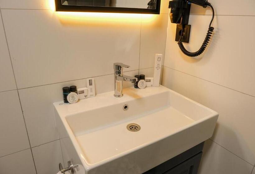 اتاق استاندارد سه تخته با بالکن, Loft Plus Hotel S