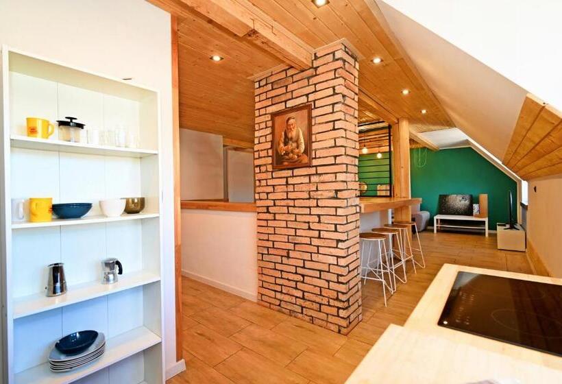 דירת שלושה חדרים, Poza Horyzont