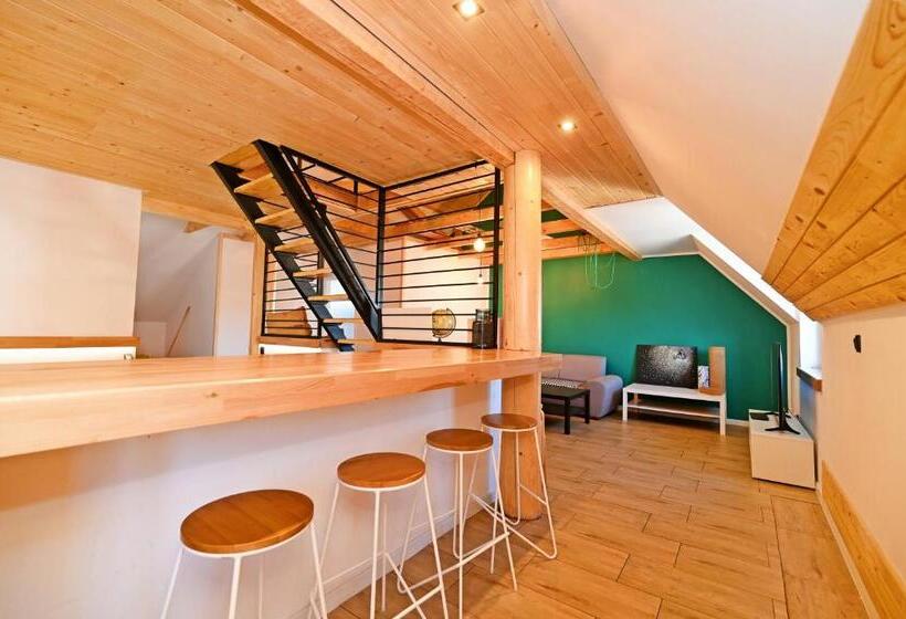 דירת שלושה חדרים, Poza Horyzont