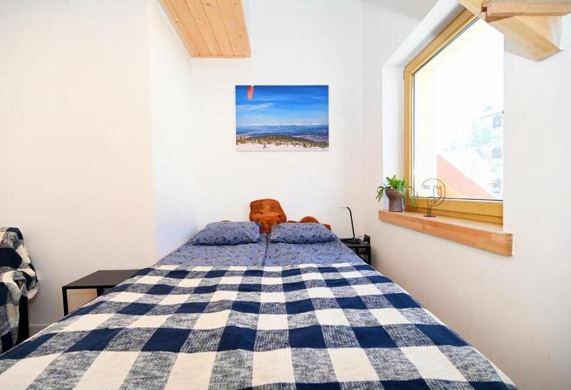 דירת שלושה חדרים, Poza Horyzont