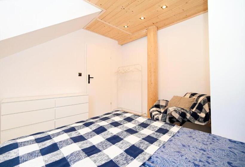 דירת שלושה חדרים, Poza Horyzont