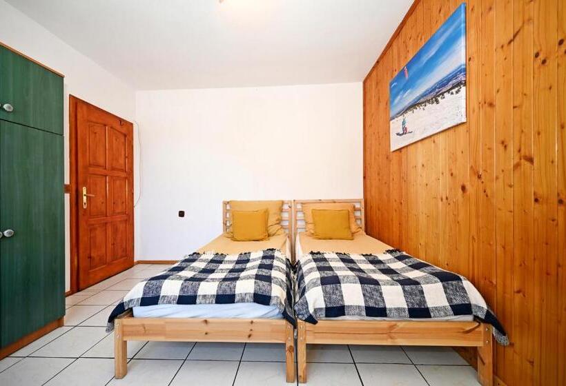 חדר בסיסי לשלושה, Poza Horyzont