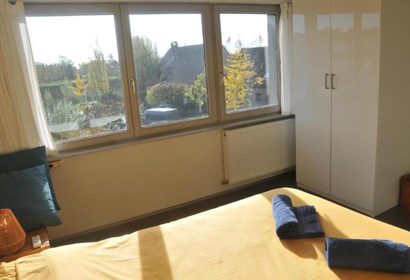 ２ベッドルームアパートメント, At Number 1