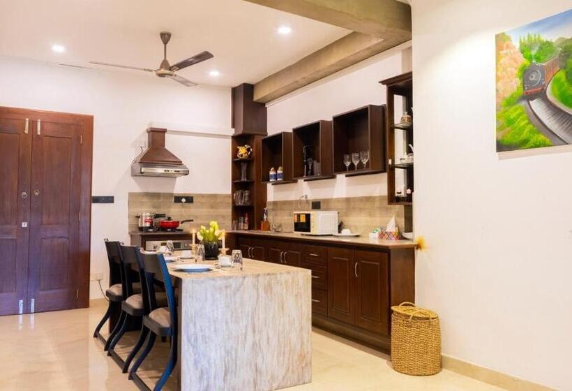 Полулюкс с Балконом, Cinnamon Tan Boutique