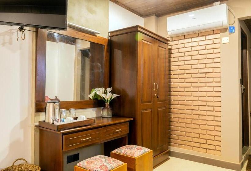 Номер Deluxe, Cinnamon Tan Boutique