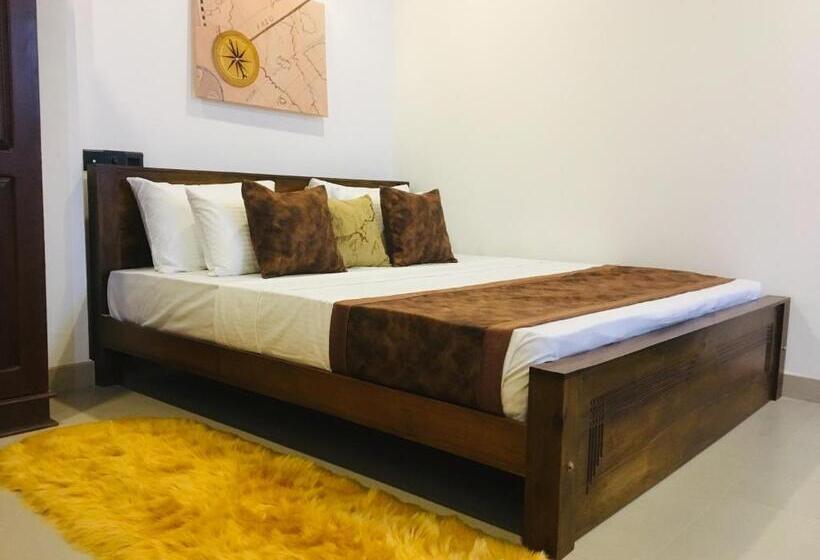 Номер Deluxe, Cinnamon Tan Boutique