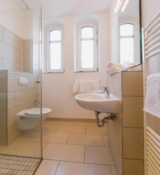 דירת שני חדרים, Michels Haus Wilhelm Augusta