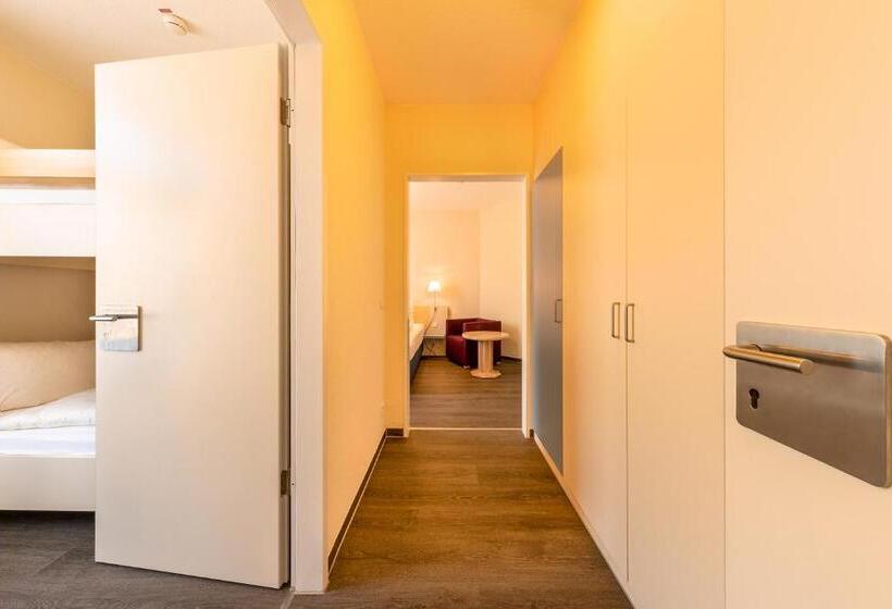 דירת שני חדרים, Michels Haus Wilhelm Augusta