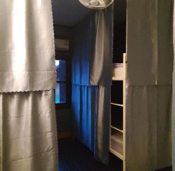 سرير فى غرفة مشتركه, Funny Riverside Backpackers