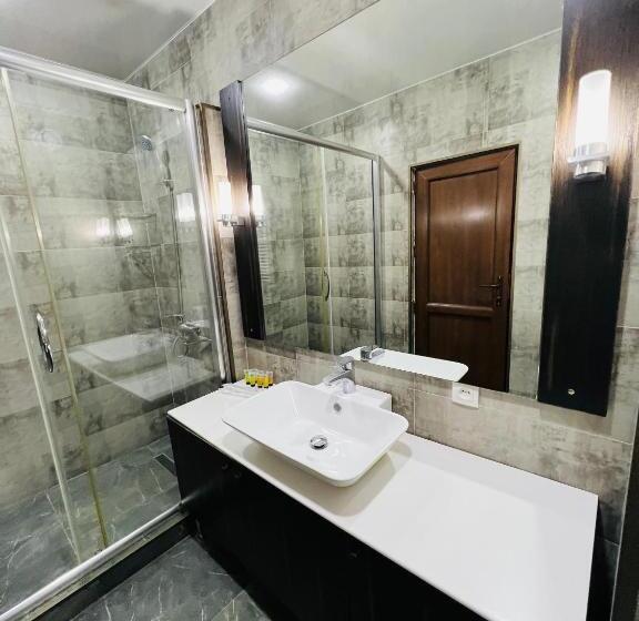 Basic Triple Occupancy Room, Green Hotel Ang