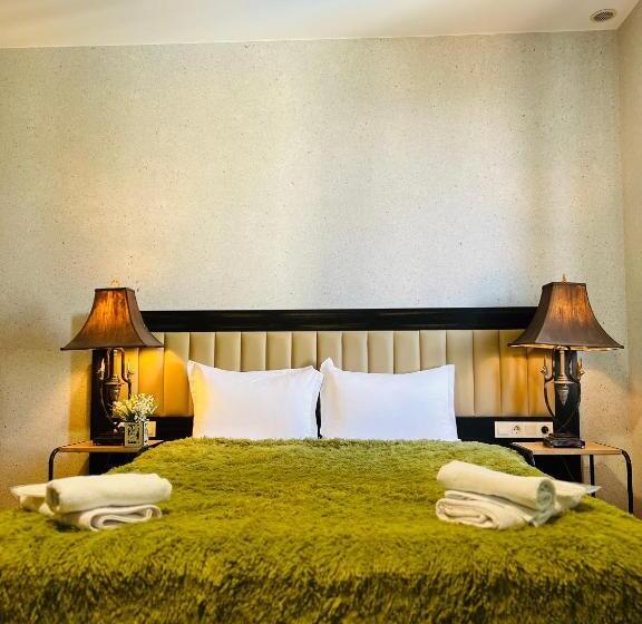 Basic Triple Occupancy Room, Green Hotel Ang