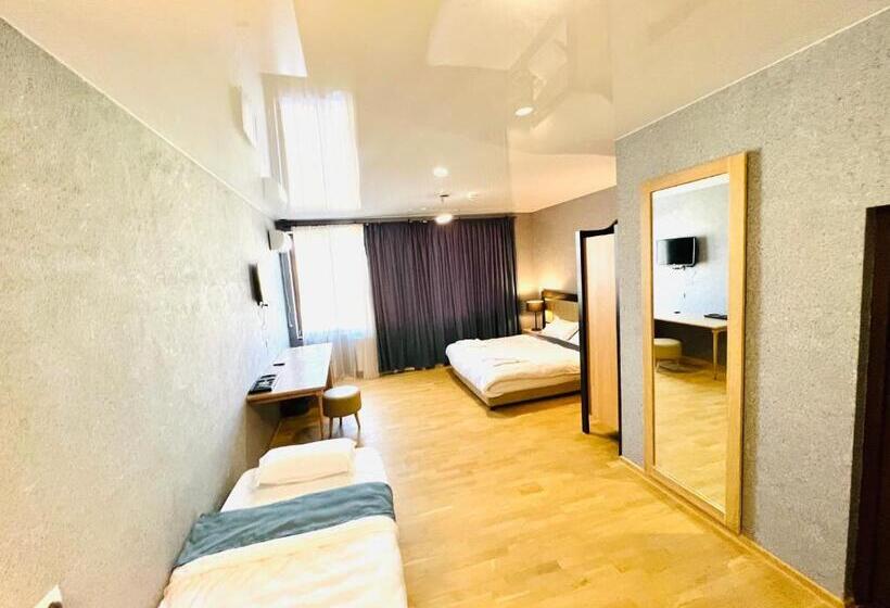 Basic Triple Occupancy Room, Green Hotel Ang