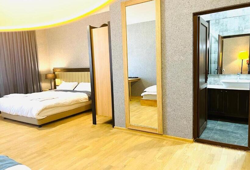 Basic Triple Occupancy Room, Green Hotel Ang