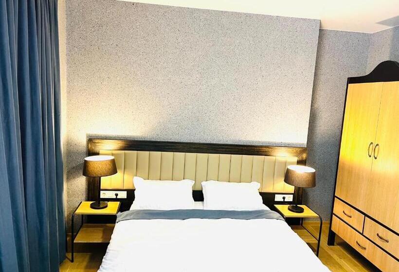 Basic Triple Occupancy Room, Green Hotel Ang