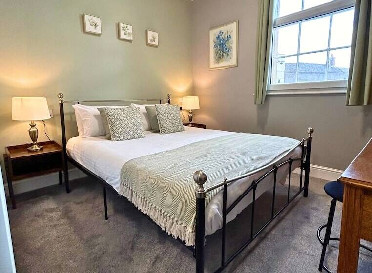 Номер Стандарт, The Windmill