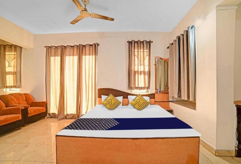 Трехместный Номер Классика, Spot On Hotel Ss