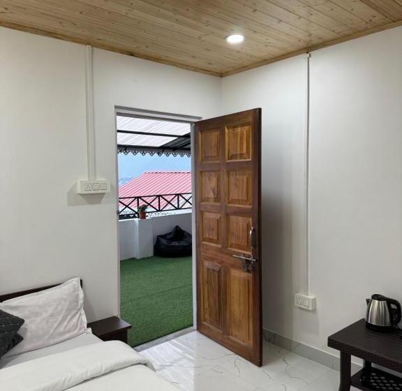اتاق استاندارد با تراس, Addy S Inn