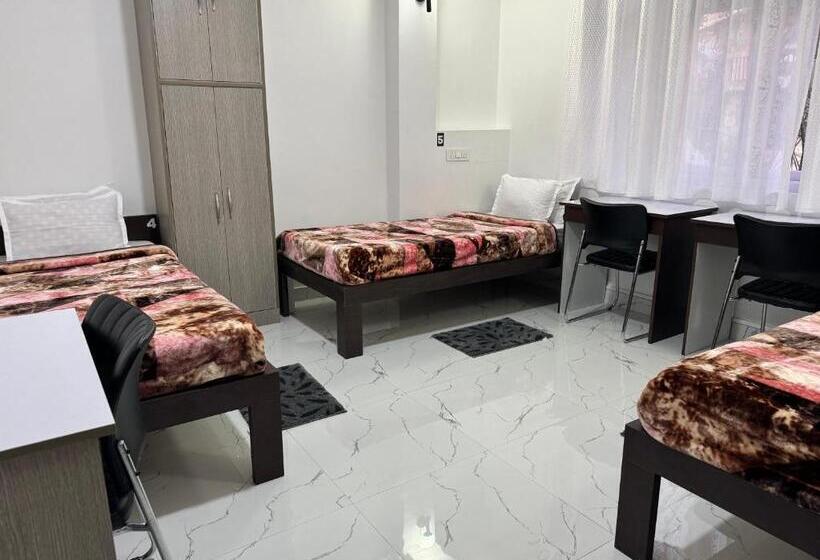 اتاق استاندارد سه نفره, Addy S Inn