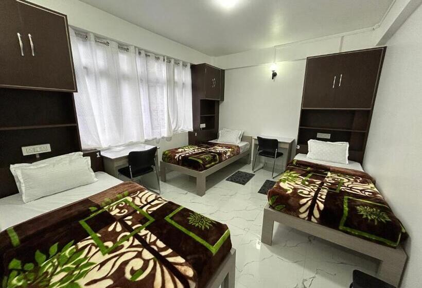 اتاق استاندارد سه نفره, Addy S Inn