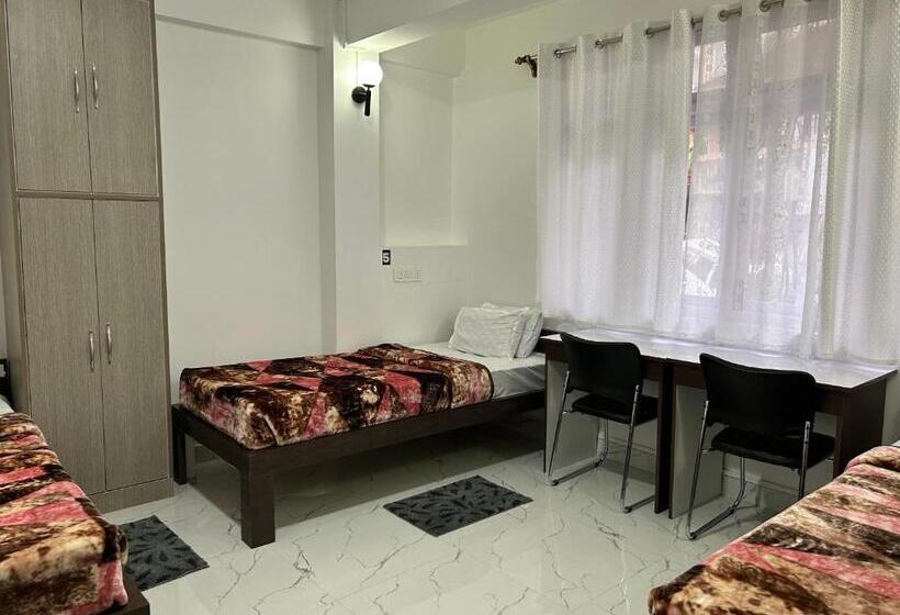 اتاق استاندارد سه نفره, Addy S Inn