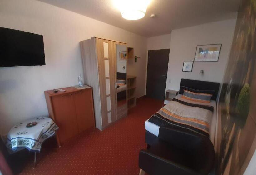 带阳台的标准单人间, Katharina Die Kleine