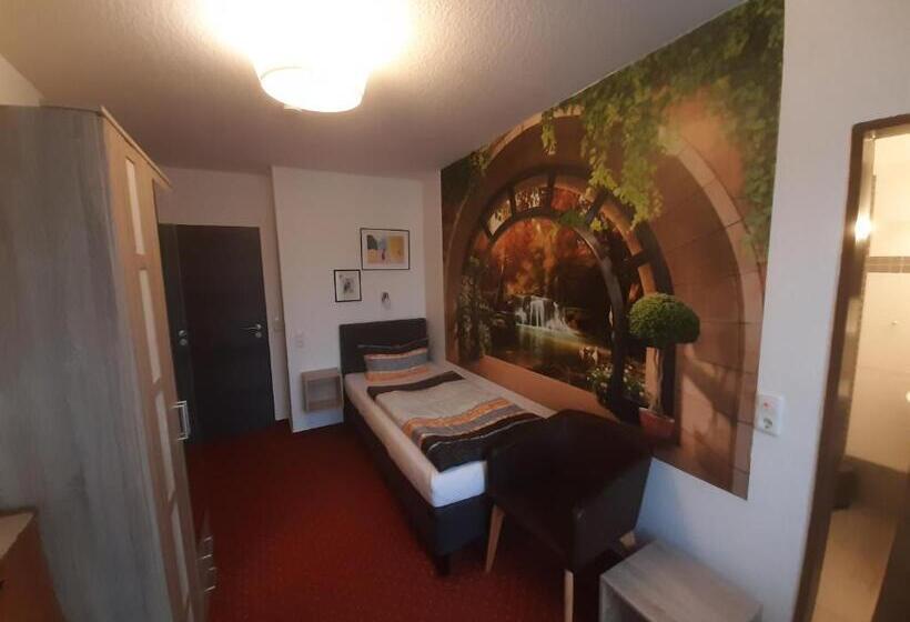 带阳台的标准单人间, Katharina Die Kleine